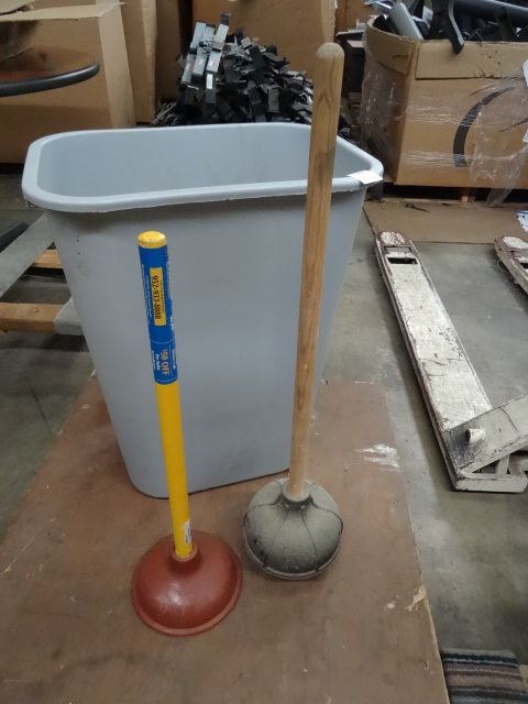 Garbage Can with 2 Plungers