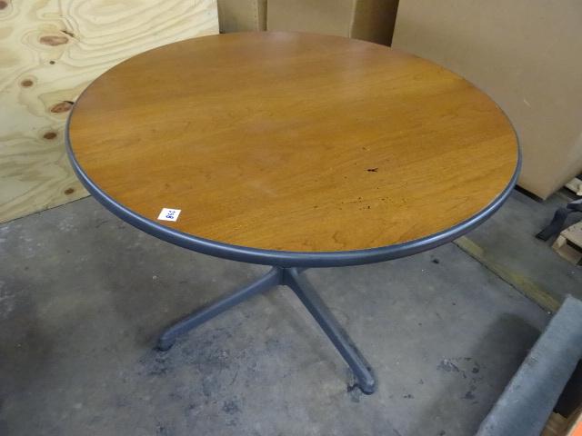 Metal Framed Round Table 42