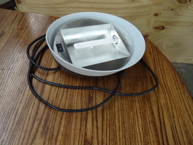 Magnetic Fluorescent Light
