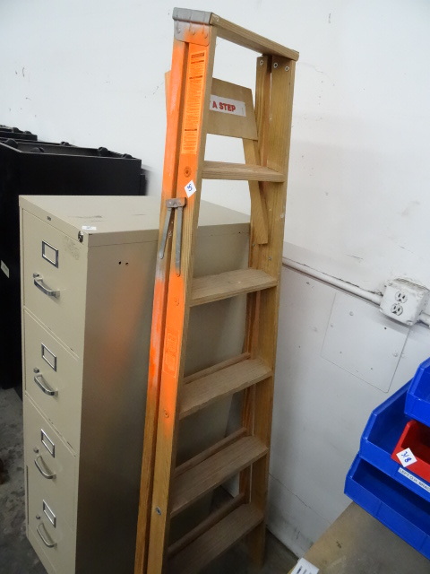 6 Wood Step Ladder