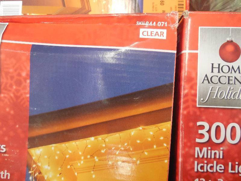 lot 66 image: 2 Sets of 300 Mini Icicle Lights