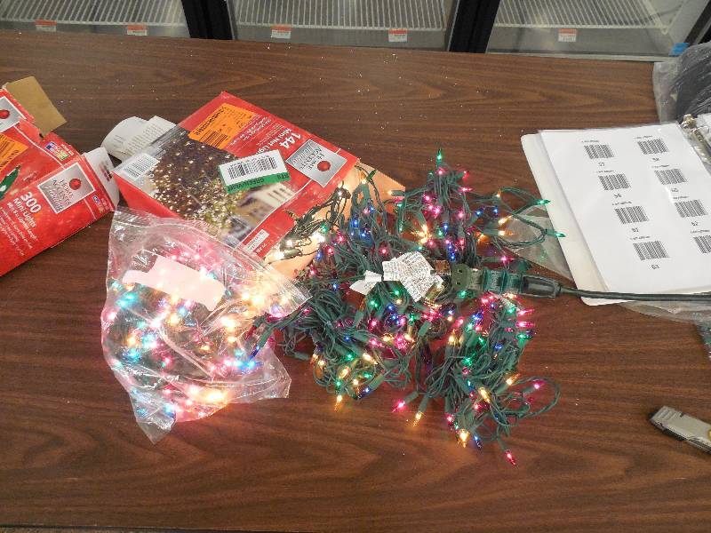 lot 63 image: (3) SETS OF LIGHTS