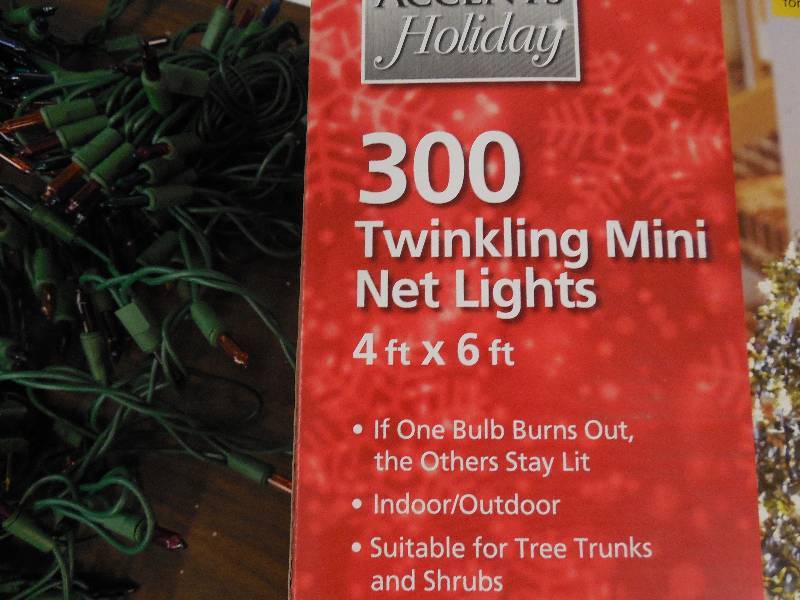 lot 86 image: (4) Sets of Christmas Lights