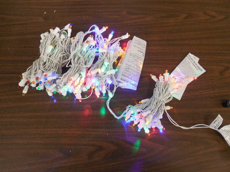 lot 1 image: 200 LED DOME ICICLE LIGHTS
