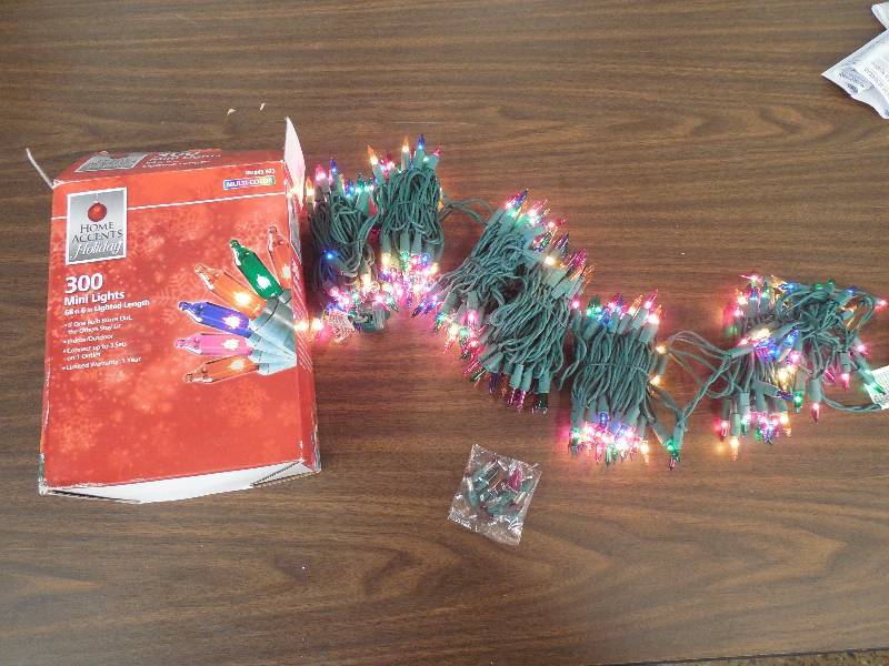 lot 2 image: 300 MINI CHRISTMAS LIGHTS 68 FEET 6 INCHES