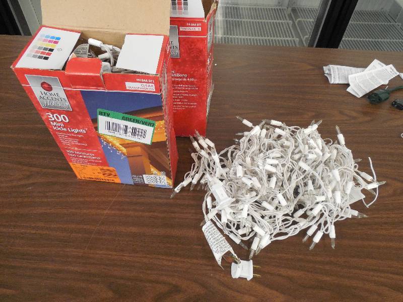 lot 11 image: (2) SETS OF 300 MINI ICICLE LIGHTS