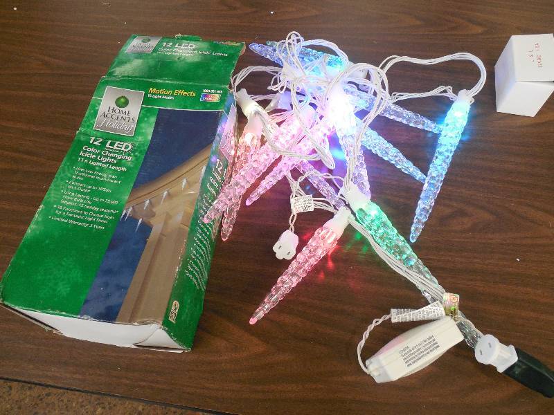 lot 22 image: 12 LED COLOR CHANGING ICICLE LIGHTS