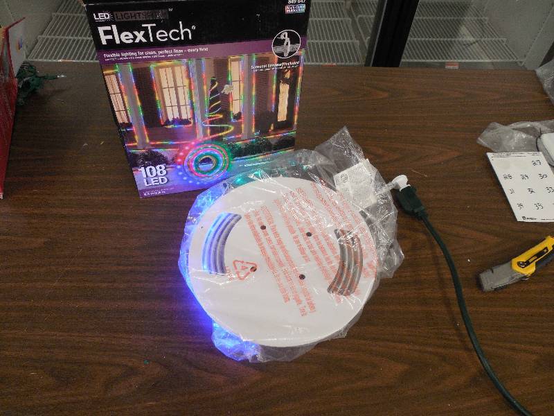 lot 27 image: LED LIGHT SHOW FLEX TECH FLEXIBLE CHRISTMAS LIGHTS