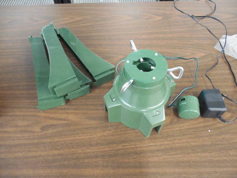 lot 31 image: ALCOVE MUSICAL ROTATING TREE STAND