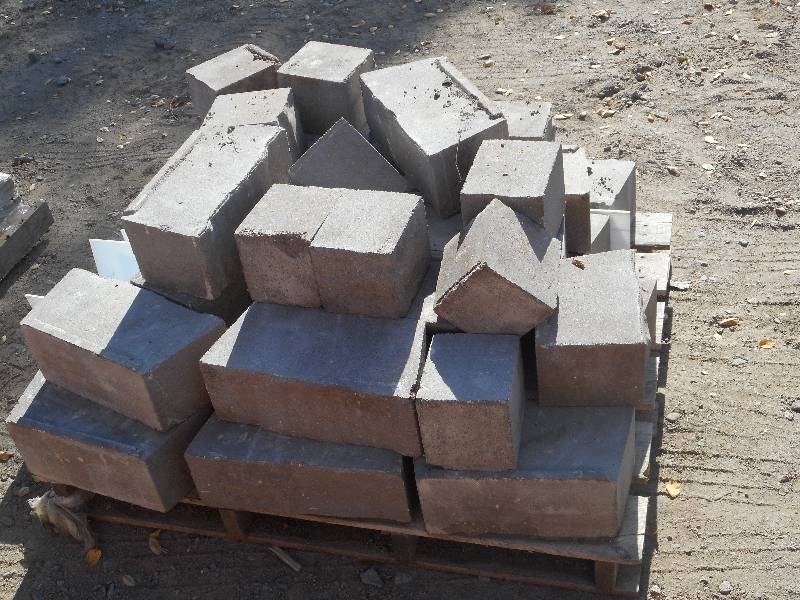 (1) Pallet Of 6 Thick Landscape Bl...