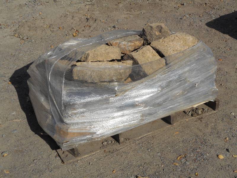 (1) Pallet Of Natural Stone Landsca...