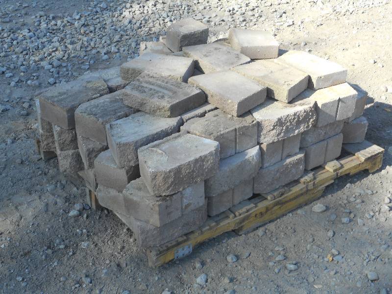 (1) Pallet Of 4 Thick Retaining Wa...