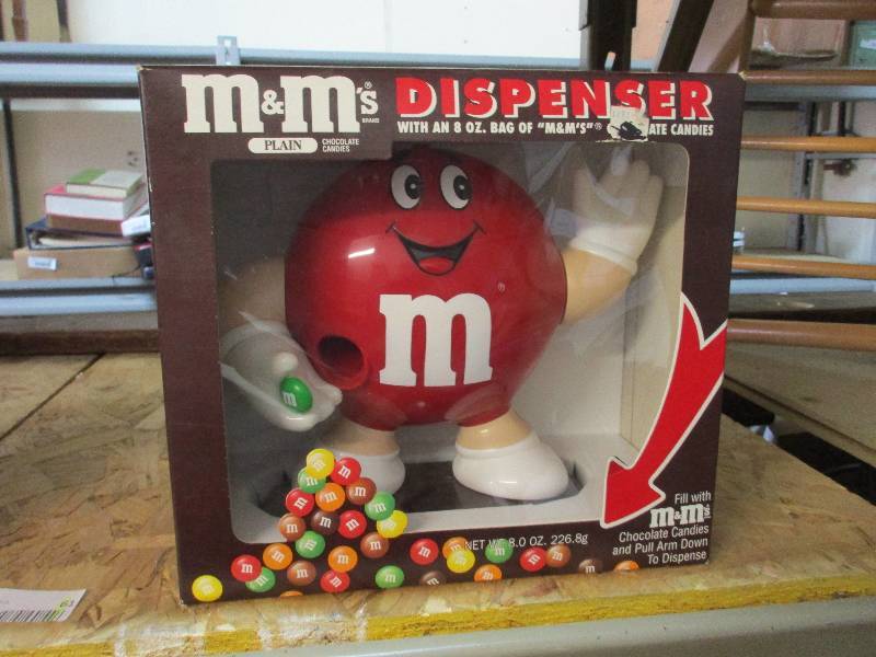 M & M Dispensor
