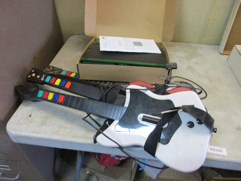 3 guitar hero guitars