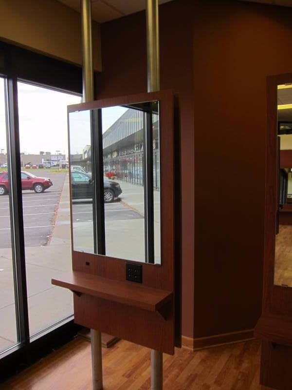 Single Beauty Station with Mirror and Electric