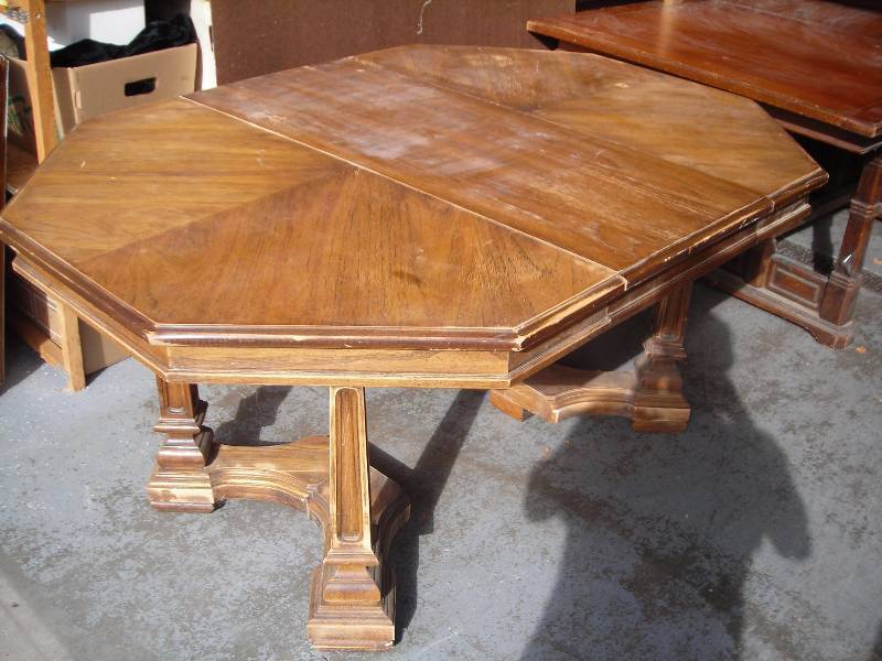 44x44 Octagon Table With 18 Inch Leaf