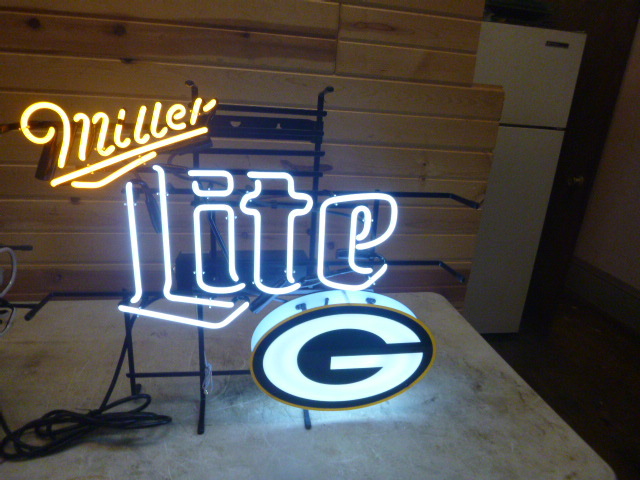 lot 15 image: New Miller Lite Neon Light