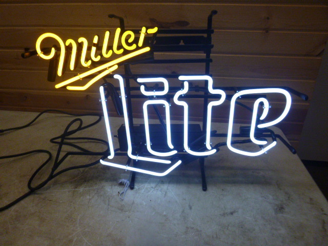 lot 16 image: New Miller Lite Neon Light