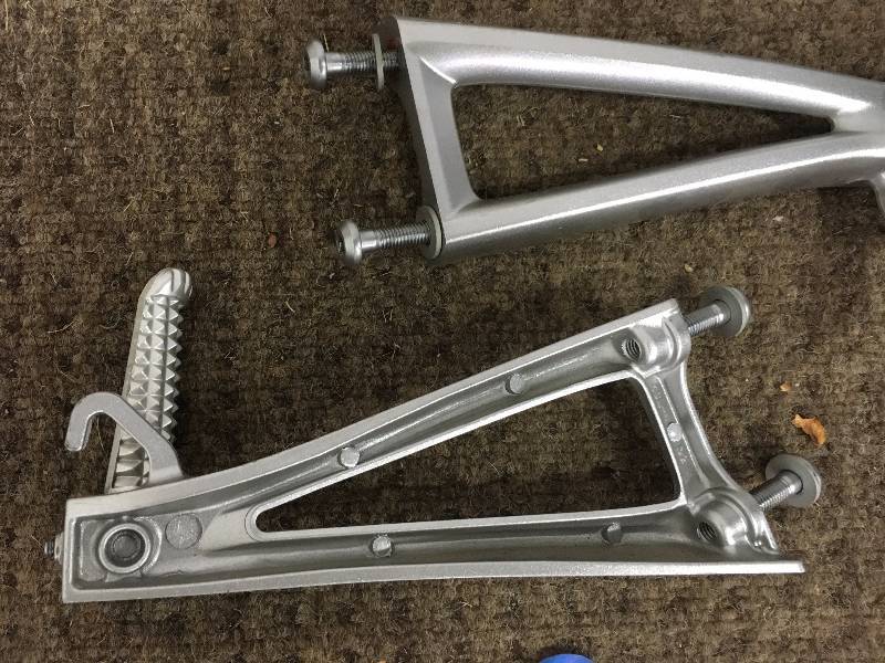 Yamaha R6 Foot Pegs