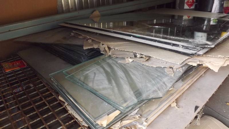 lot 53 image: Cabinet Making  Shelving Glass Pieces Lot