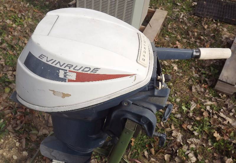 lot 7 image: Evinrude Sportwin 9.5 Horse Boat Motor