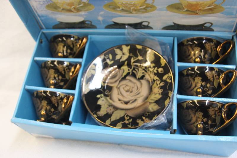 lot 2 image: Peach Golden Choice 12 Pcs Cup & Saucer Set