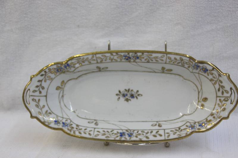 lot 13 image: China oblong serving dish