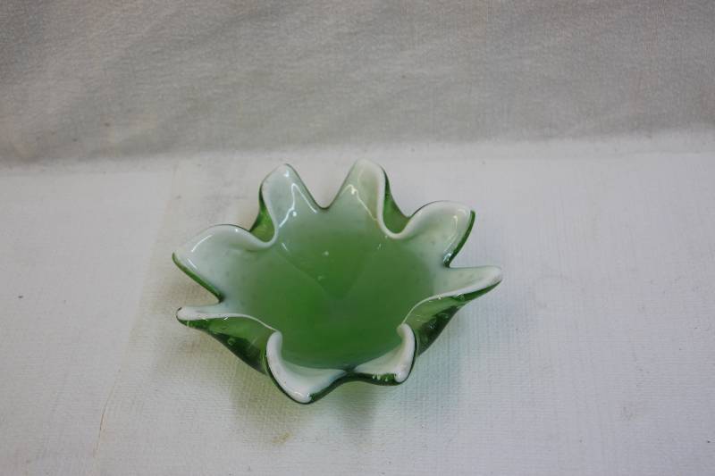 lot 16 image: Green bubble and white candy dish