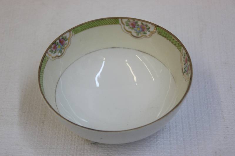 lot 17 image: Hand Painted Nippon - Three Legged Bowl
