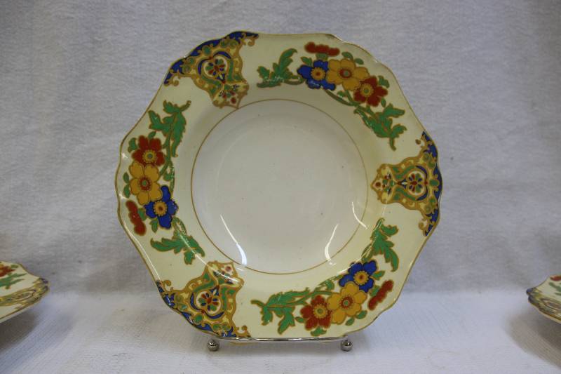 lot 18 image: John Maddox & Sons Minerva Pattern