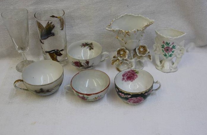 lot 20 image: Assorted cups and glassware