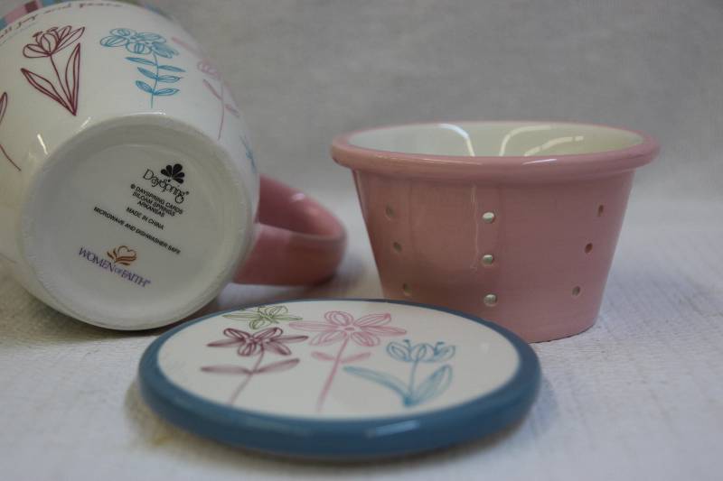 lot 31 image: Dayspring Tea Infuser
