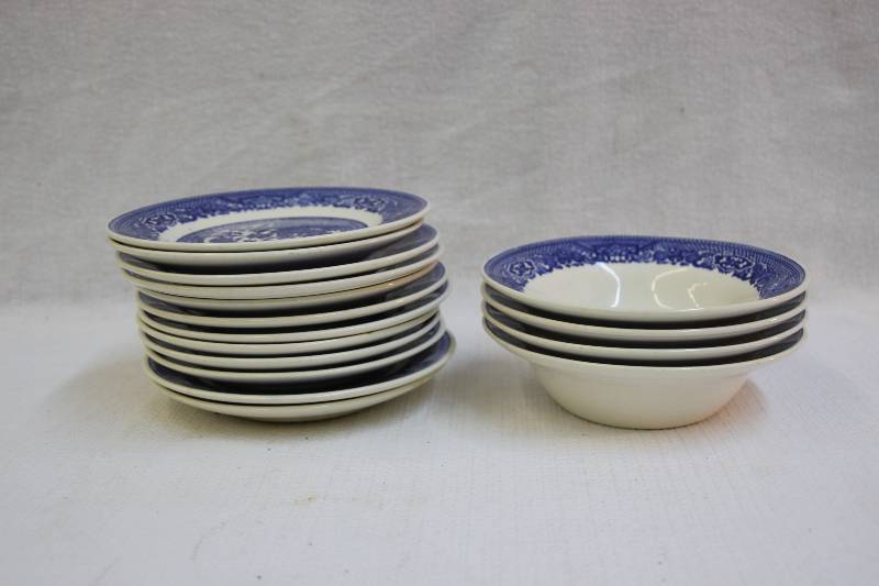 lot 43 image: Blue Willow Dishes