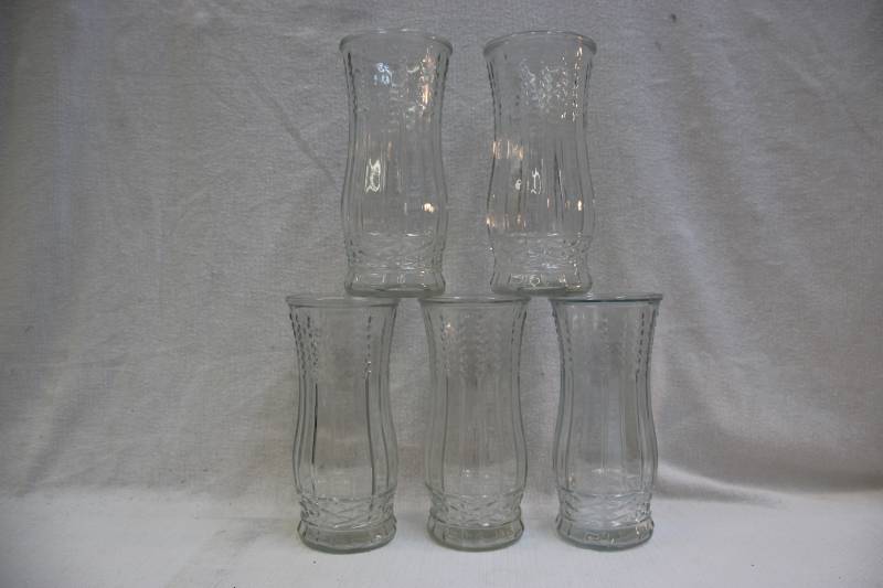lot 46 image: Flower Vases