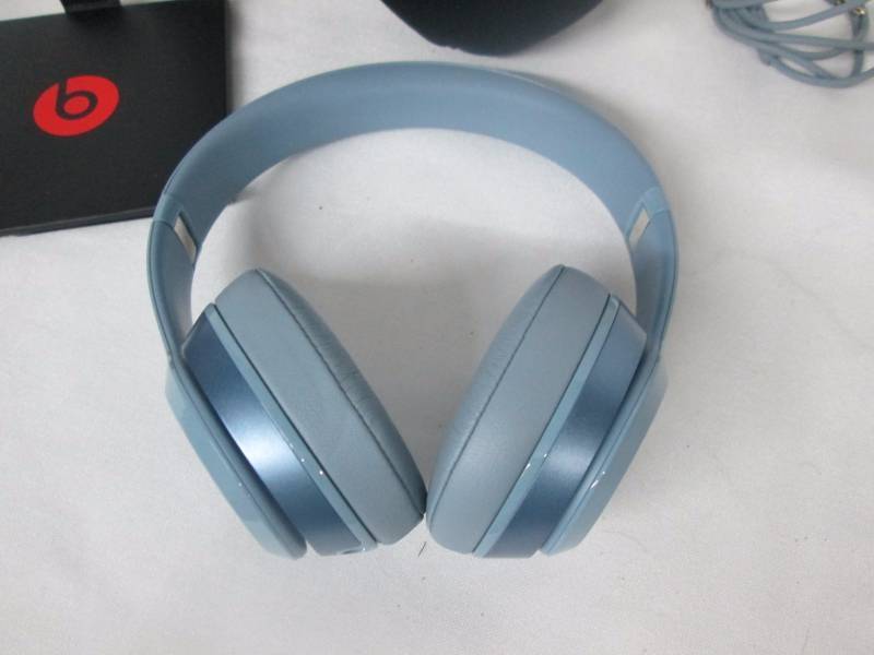 lot 13 image: Beats by Dr. Dre Solo 2 On-Ear Headphones