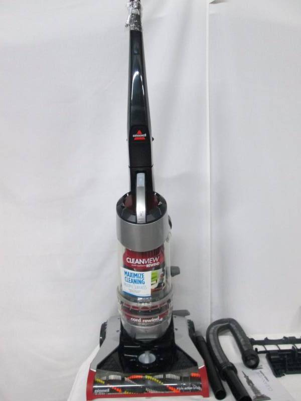 lot 28 image: Bissell CleanView Plus Rewind Upright Vacuum