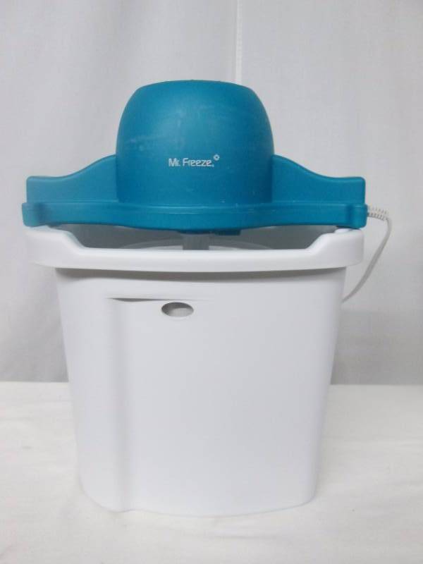 lot 38 image: Mr. Freeze 4-Qt. Ice Cream Maker