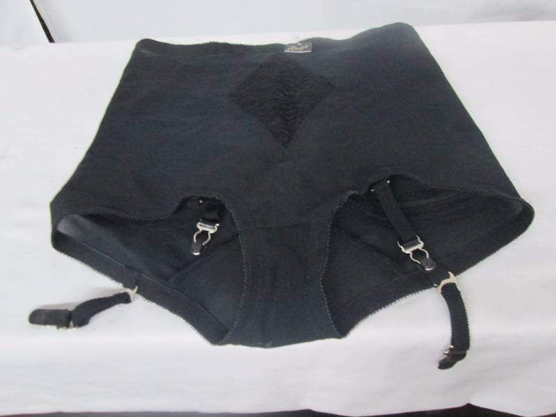 lot 55 image: Rago Shapette Control Brief