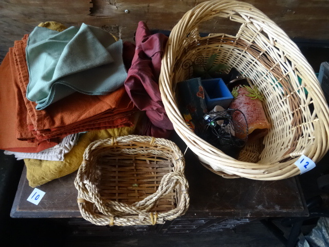 Wicker basket and napkins