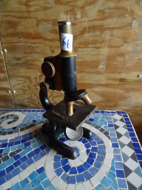 Microscope