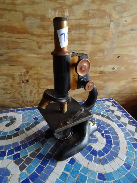 Microscope