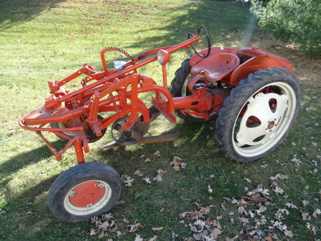 lot 1 image: Allis Chalmers G Tractor. 1948