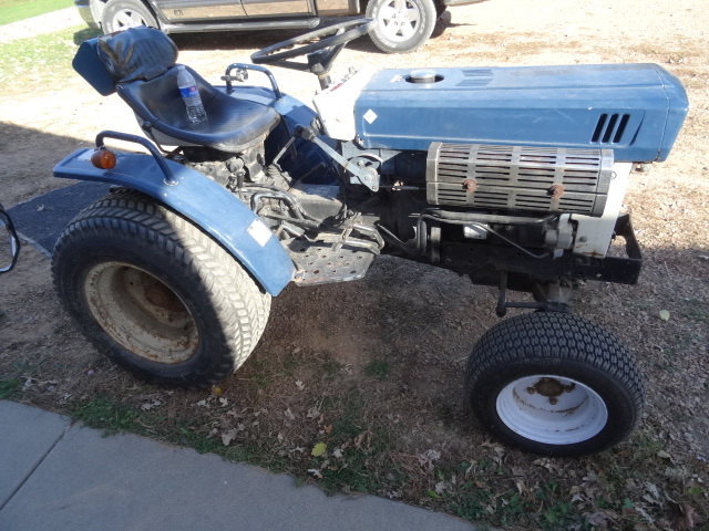 lot 2 image: Iseki Bolens Tractor  4X4 6 Speed Trans.