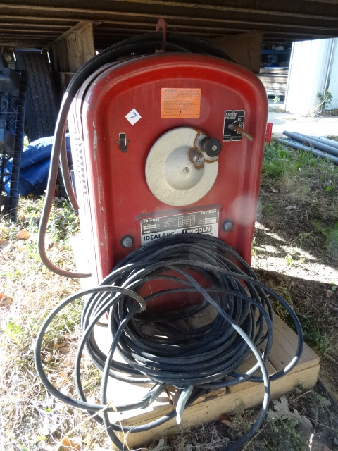 lot 7 image: Lincoln Ideal Arc 250 Arc Welder