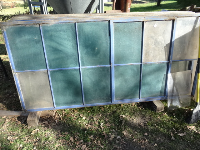 lot 21 image: 9 Metal Framed Windows 98 X 42