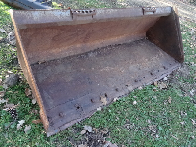lot 38 image: Bobcat Bucket