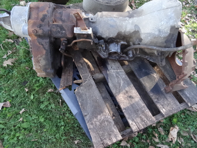 lot 41 image: Auto Trans and Cast Iron Transfer Case