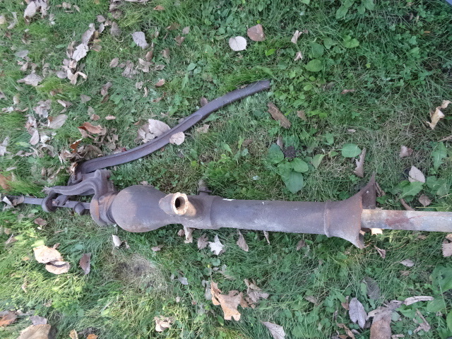 lot 43 image: Vintage Hand Water Pump