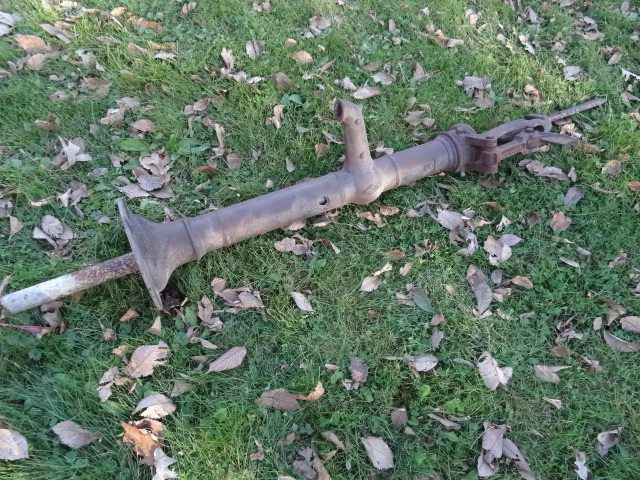 lot 44 image: Vintage Hand Water Pump