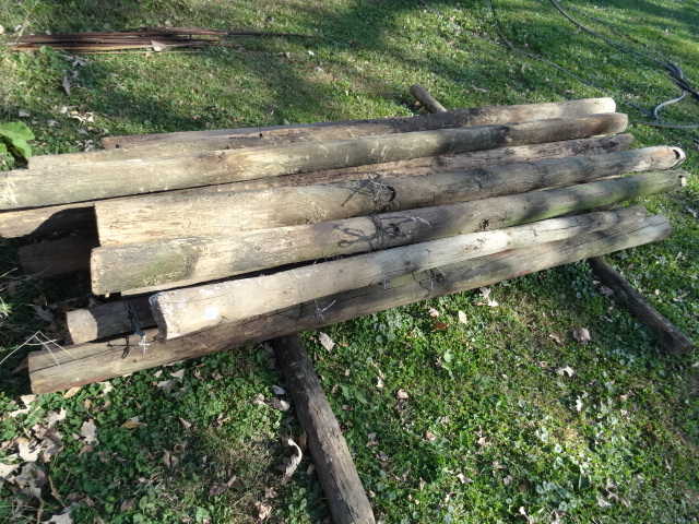 lot 58 image: Misc Wood Fence Post Mostly 7 to 8
